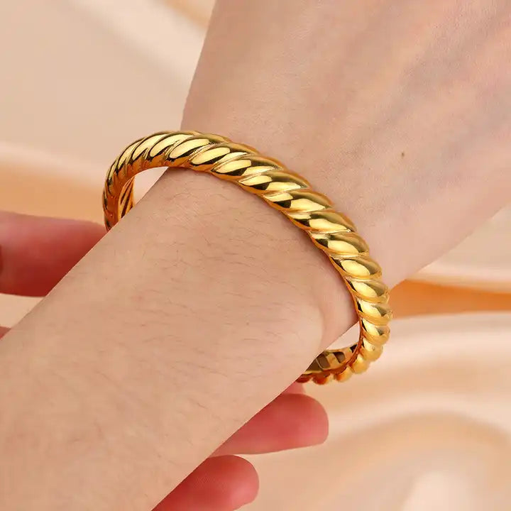 Hyperbole Twist C Shape Open Bangle