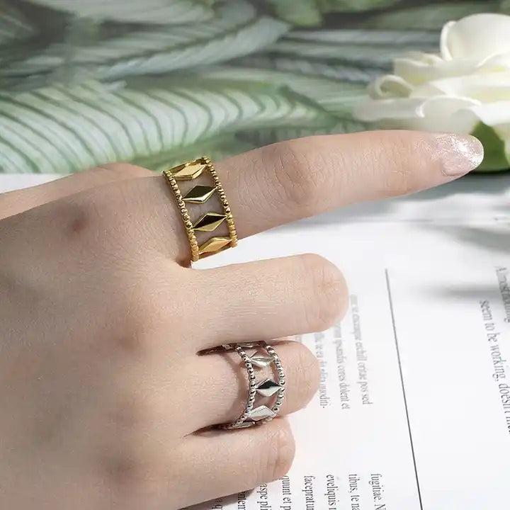 Ria Adjustable Ring